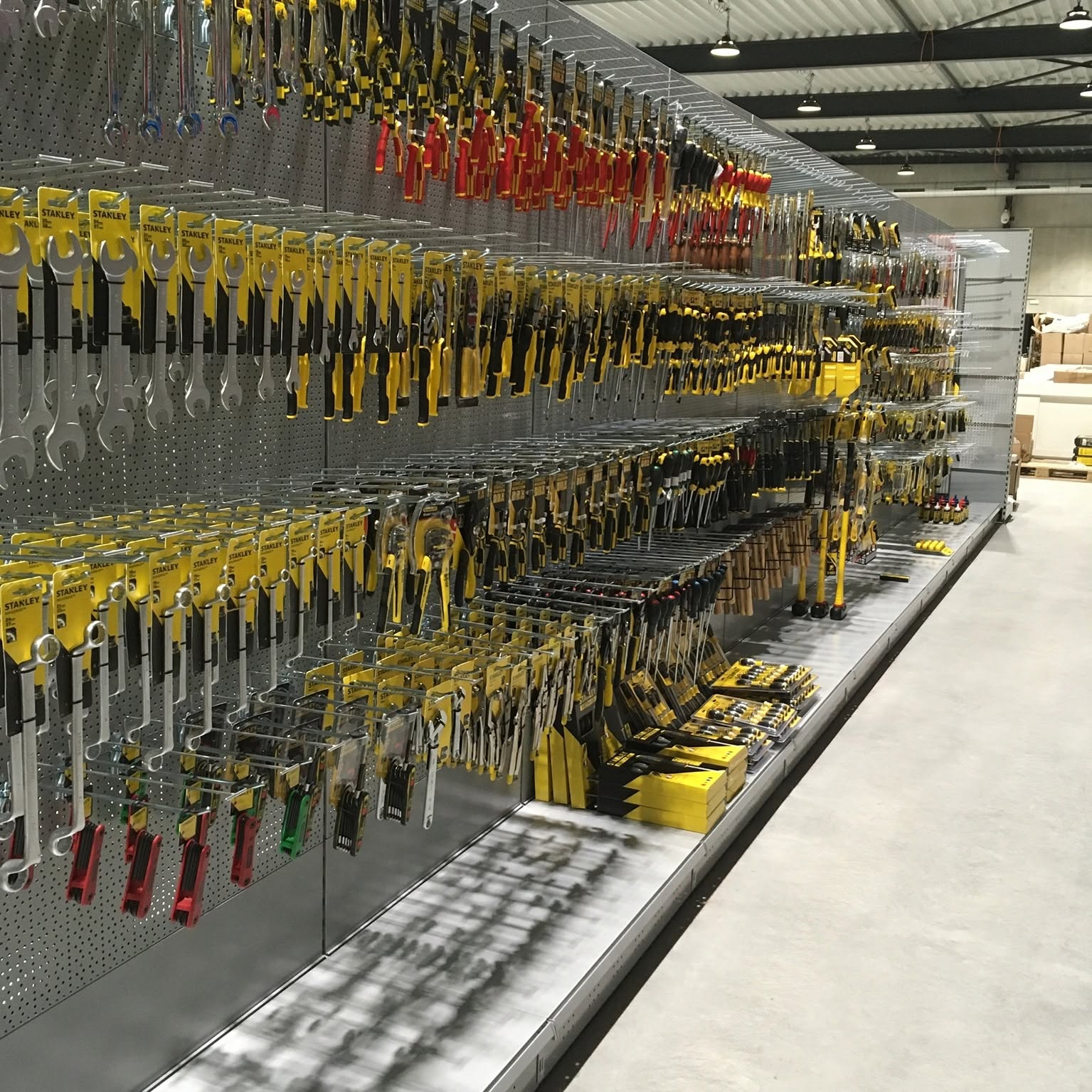 Wand vol Stanley handgereedschap